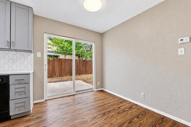 Building Photo - 8808 Pineridge Dr
