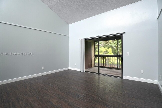 Foto del edificio - 410 Lakeview Dr E