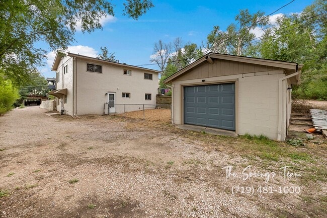 Building Photo - Charming Westside Duplex - NO RENT TILL JANUARY