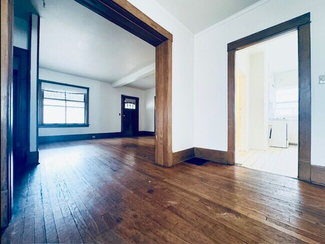 Building Photo - 84