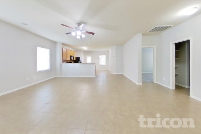 Foto del edificio - 2122 Hackberry Bank Ln