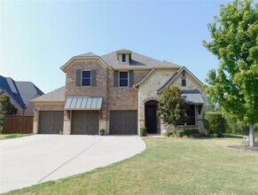 Building Photo - 1704 Serra Dr