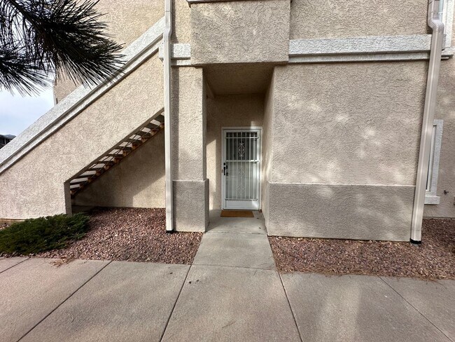 Building Photo - Cozy 2 Bed 2 Bath