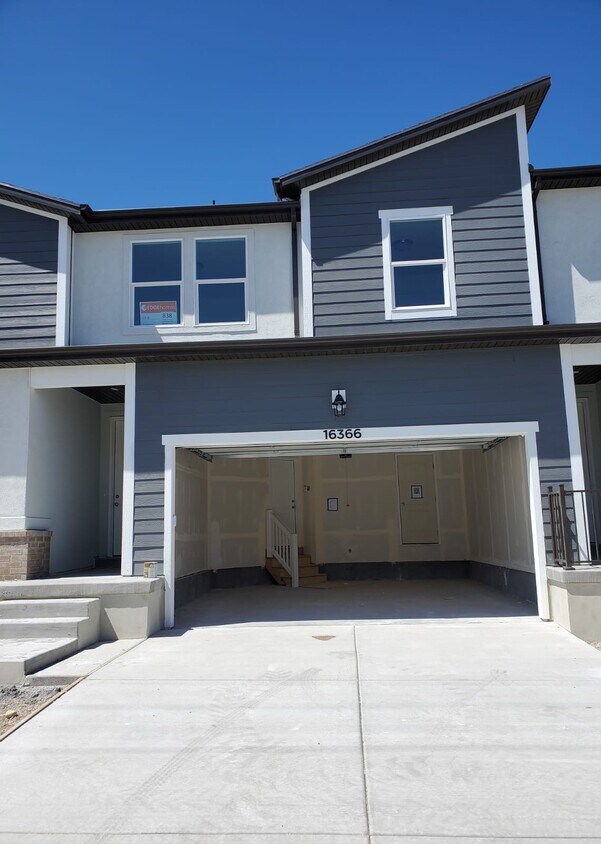 Front - 16366 S Truss Dr