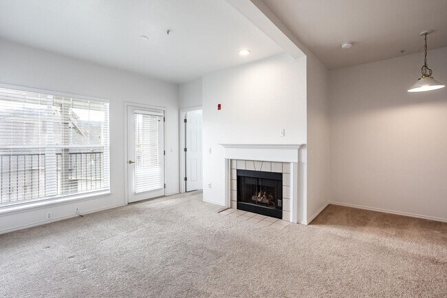 Building Photo - 2 Level Canyon Creek Condo