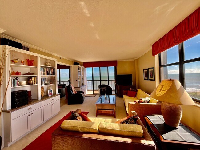 Building Photo - Seasonal Rental on Hutchinson Island