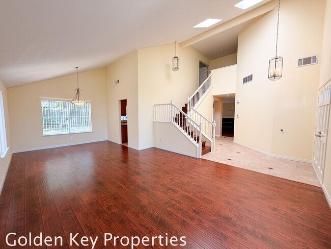 Foto del edificio - Move-in ready 4 bedroom / 3 bathroom home in Oceanside!