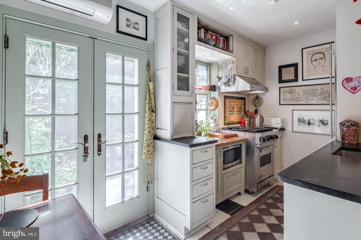 227 S Jessup St, Philadelphia, PA 19107 Townhome Rentals in