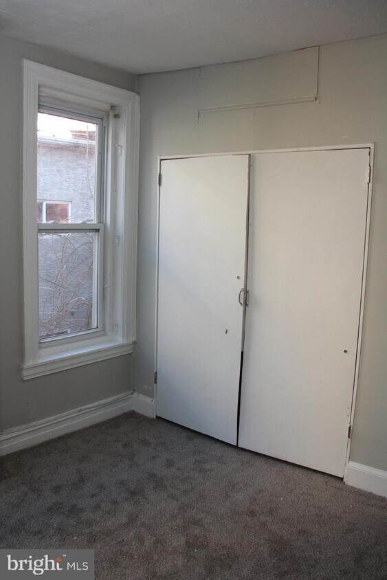 Primary Photo - 2046 N Gratz St