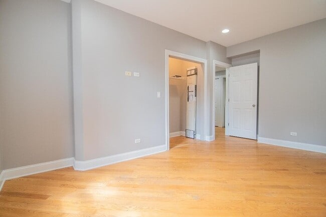 Building Photo - 2036 W Arthur Ave