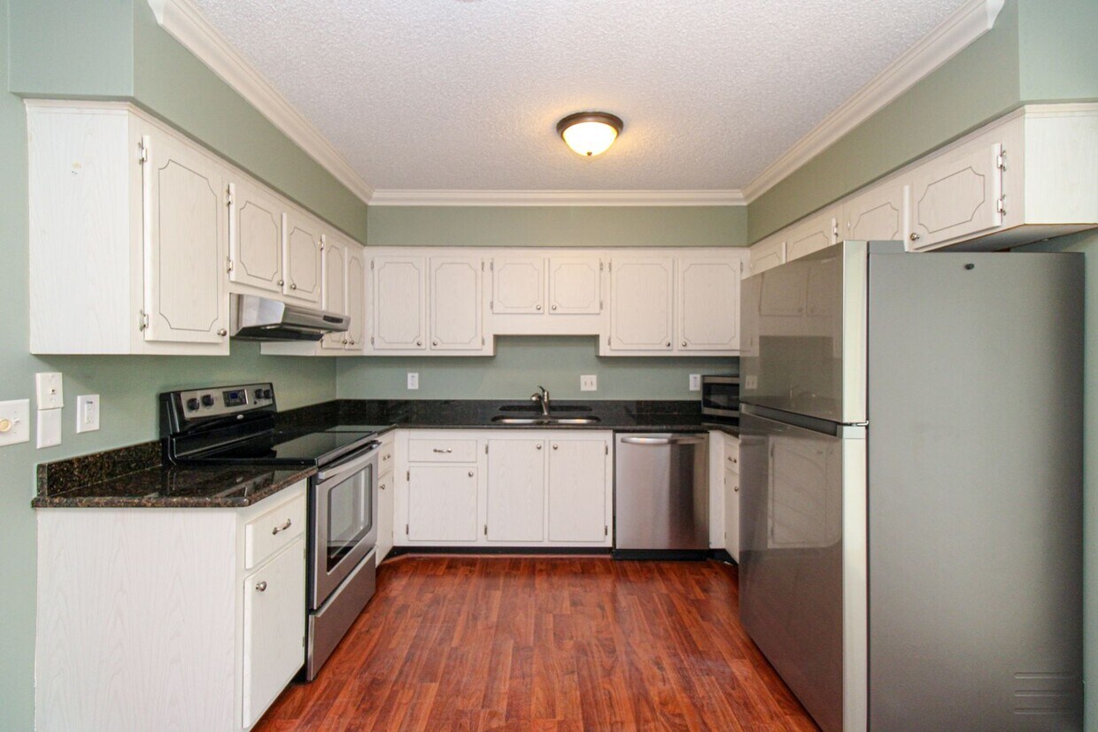 Primary Photo - ** ADORABLE 2ND FLOOR 2/2 CONDO CANAL VIEW...