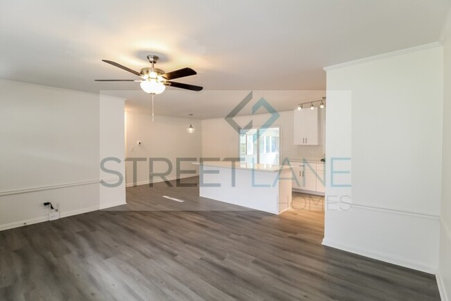 Building Photo - REDUCED!