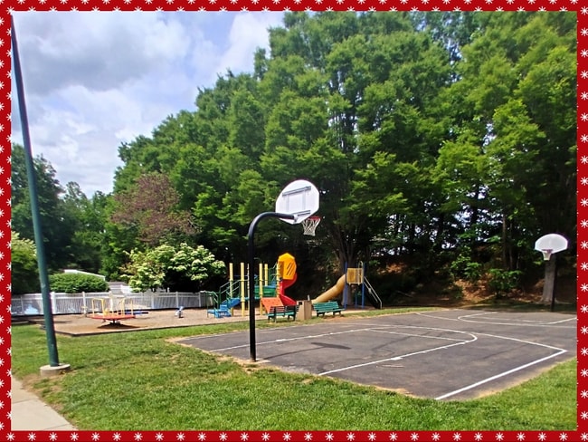 Foto del edificio - 600 Reusens Rd