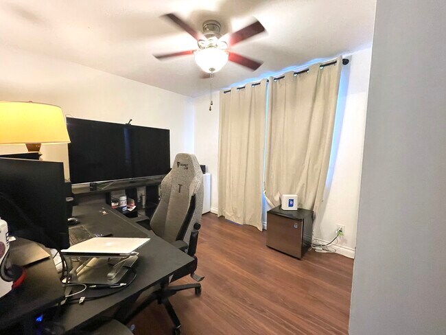 Dormitorio 2/oficina - 2264 Imperial Ave