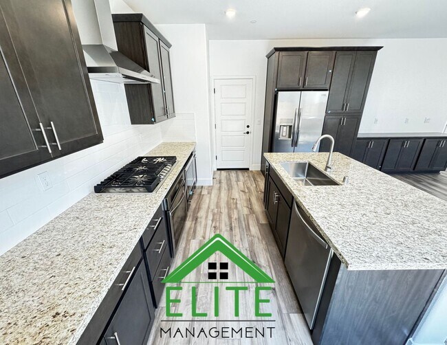 Building Photo - Spacious 4-Bedroom Home in Prime Folsom Lo...