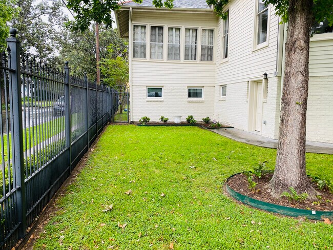 Foto del edificio - 7837 Plum St