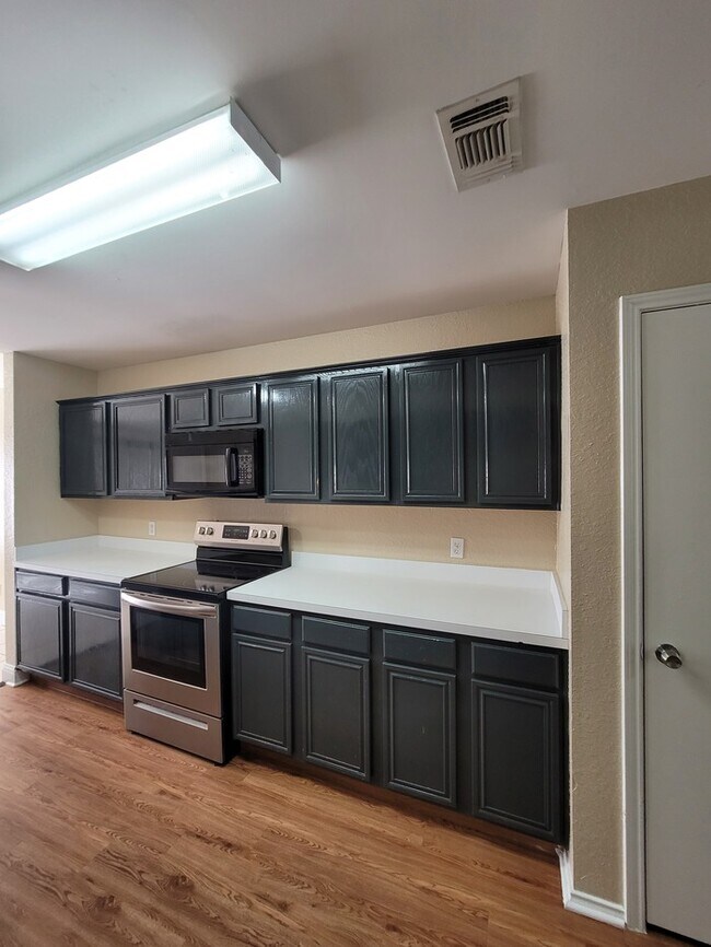 Foto del edificio - MOVE IN SPECIAL!!!! Cedar Hill home featur...