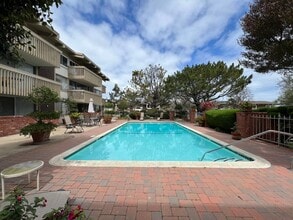 Building Photo - 6526 Ocean Crest Dr