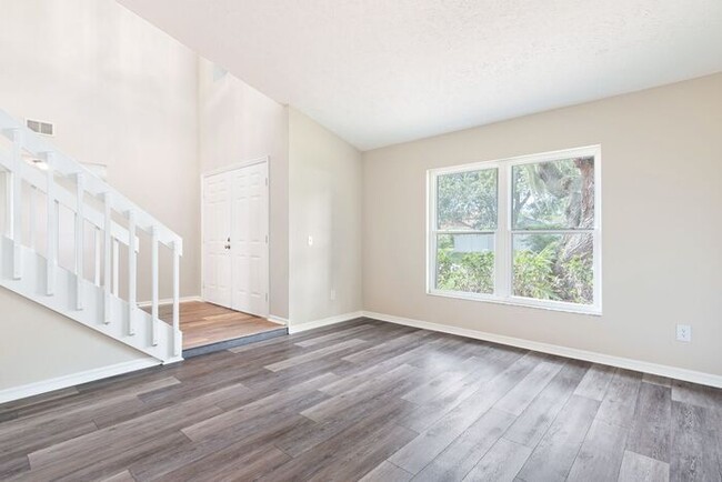Building Photo - 1511 Dumont Dr