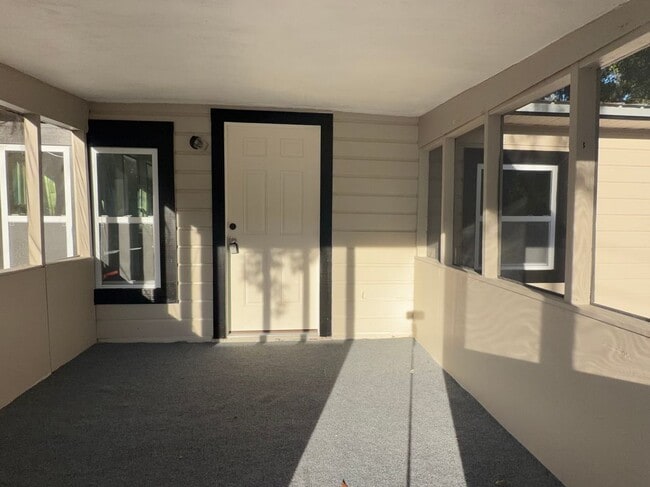 Building Photo - 407 NE 19th Dr