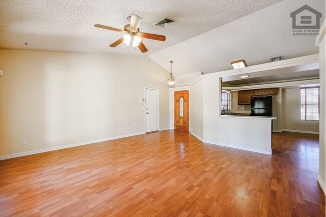Foto del edificio - 3Bed/2Bath House at 59th Ave/Union Hills! Move-In Ready on 07/30/2026!