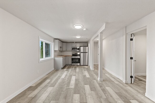 Foto del edificio - 460 N James Ave