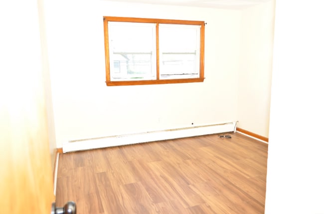 Building Photo - 12 Maple Ave