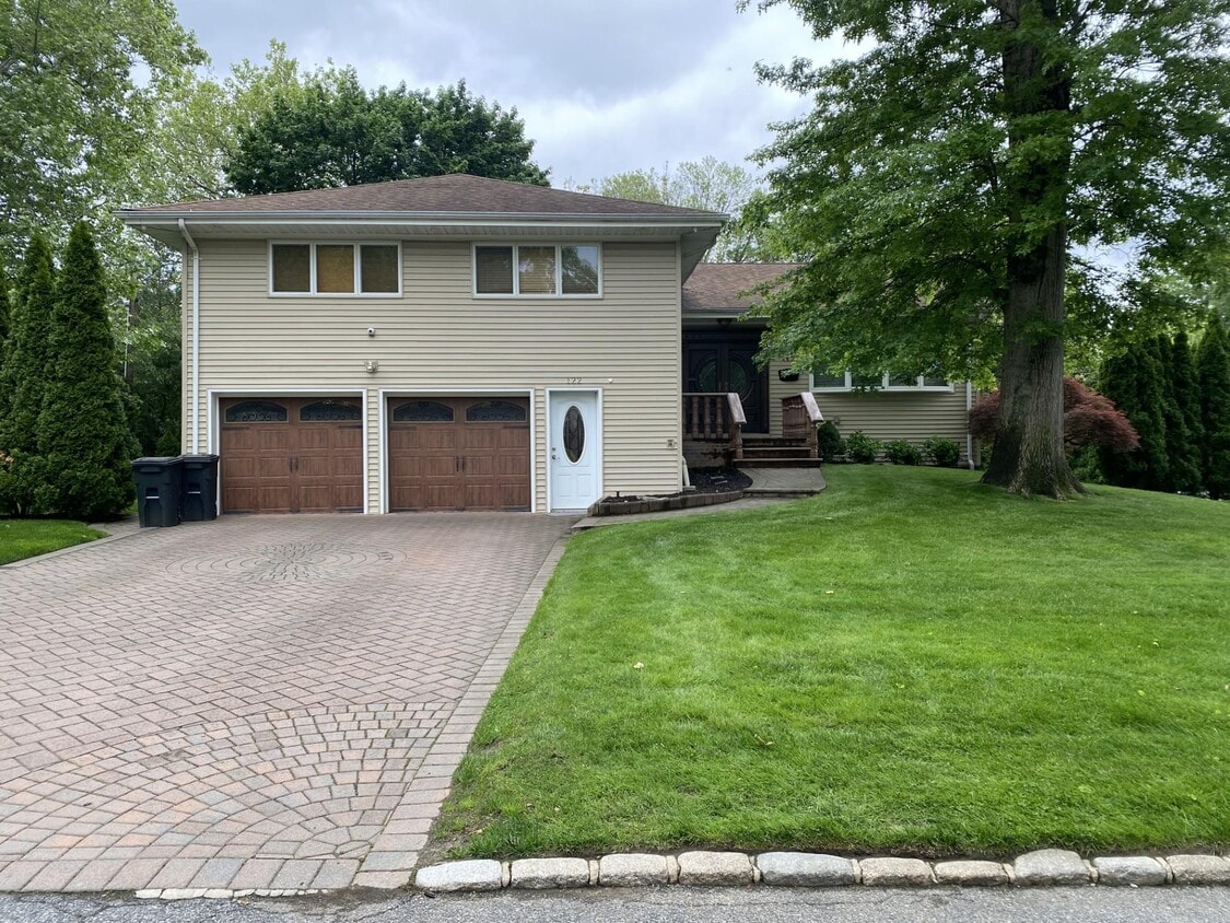 Primary Photo - 122 Ludwig Ln