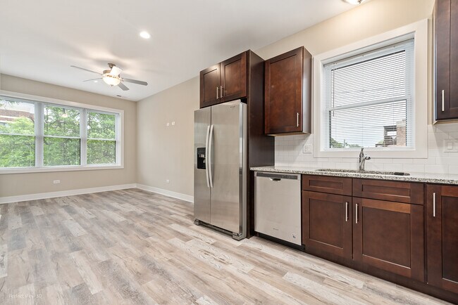 Foto del edificio - 6450 S Ellis Ave
