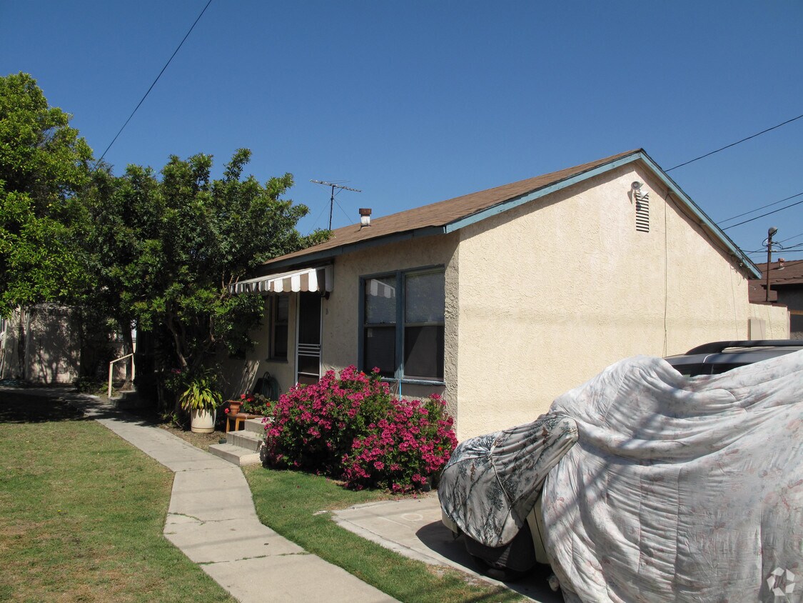 Building Photo - 1824 Cabrillo Ave
