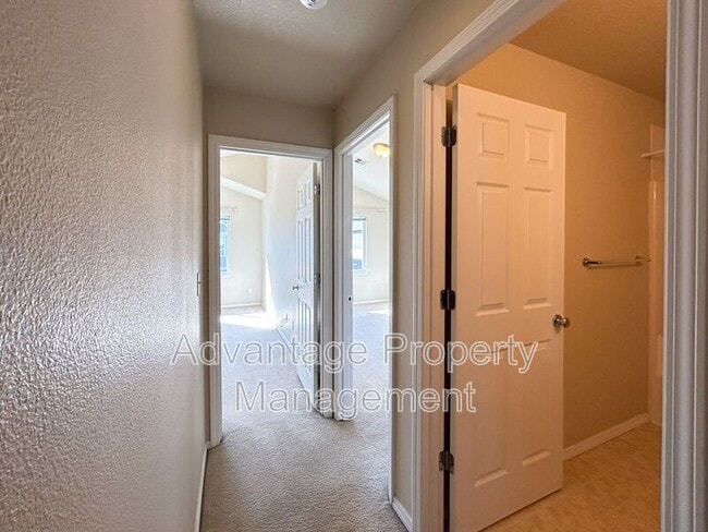 Building Photo - 3108 NW Morning Glory Dr