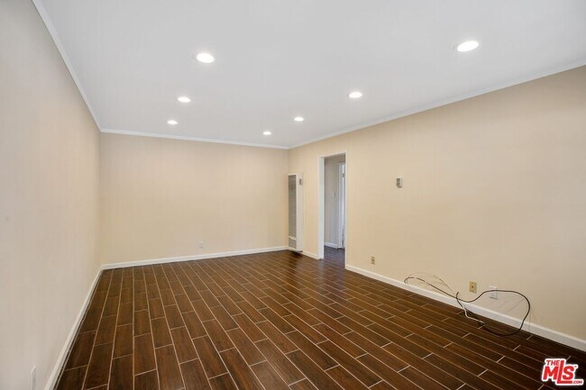 Building Photo - 2608 S Garth Ave