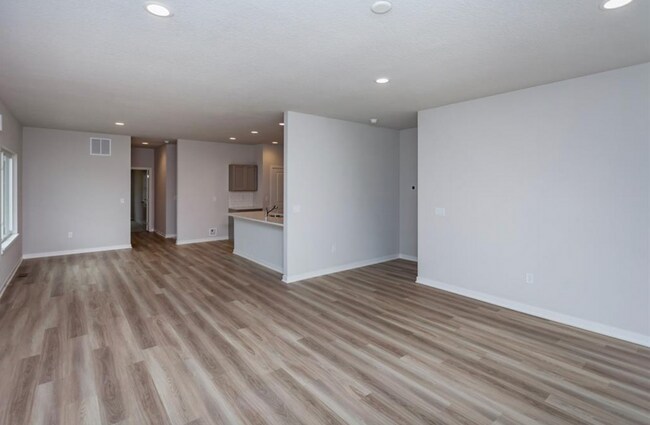 Building Photo - TONS OF LIVING SPACE!! 3 Bedrooms and 3 Bathrooms in Carlisle!