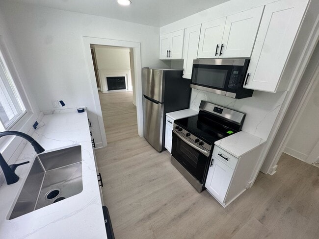 Building Photo - 2BD-1BTH HOME | NEWLY RENOVATED | WEST BLO...