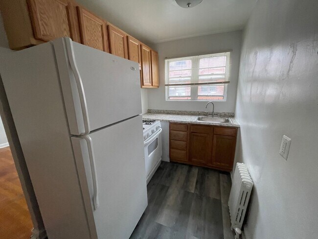 Building Photo - 136 Kenilworth Avenue Northeast
