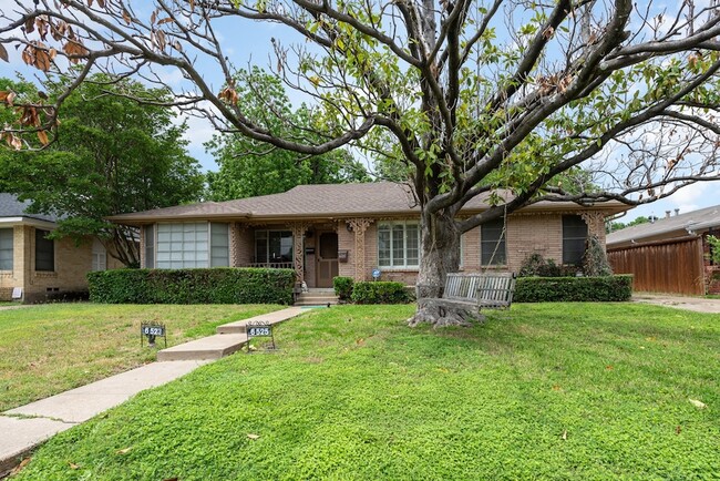 Building Photo - 6525 E Mockingbird Ln