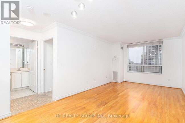 Building Photo - 18-1018 Sommerset Way
