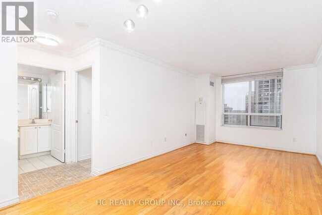Building Photo - 18 Sommerset Way