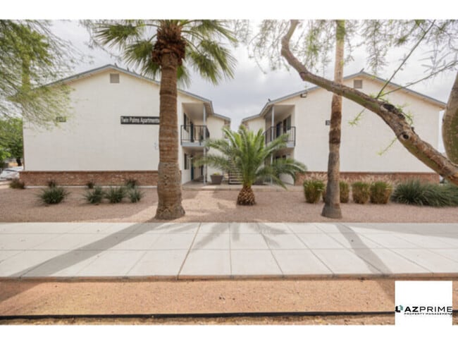 Foto del edificio - $1095 OFF FIRST MONTH'S RENT MOVE IN SPECIAL! Downtown Phoenix 2/1 Apartment - Modern &amp; Conve...