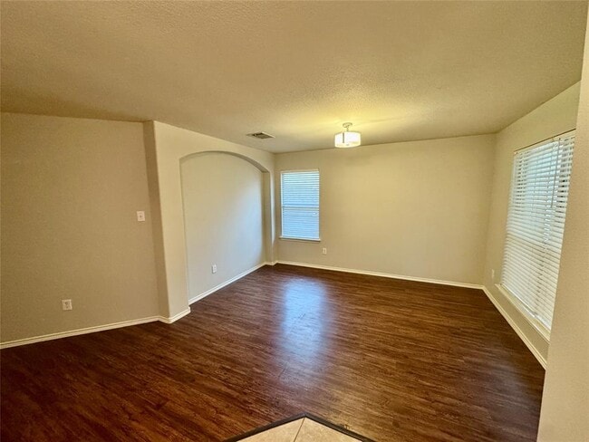 Foto del edificio - 205 Bluebonnet Tr