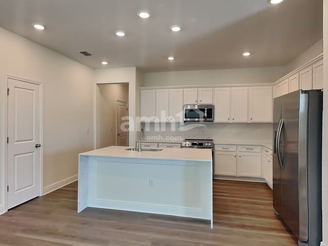 Foto del edificio - 3716 Ctr Cv Ln