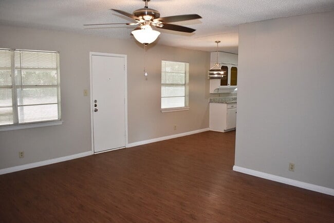 Foto del edificio - Charming 3-Bed, 2-Bath Gem in Fort Worth –...