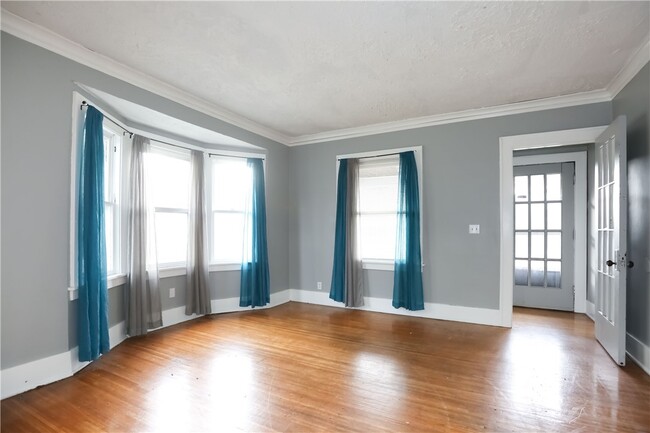 Building Photo - 506 Melville St