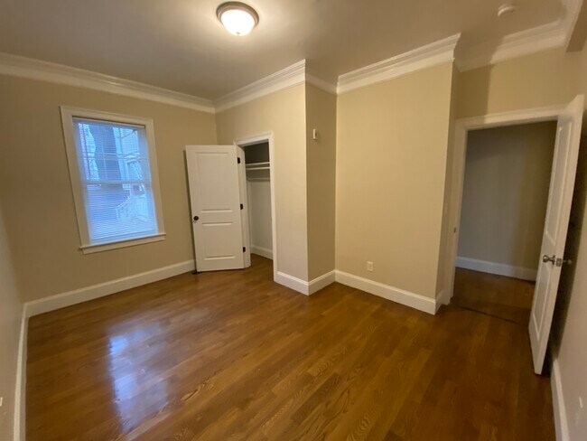 Building Photo - 21 Lamartine St