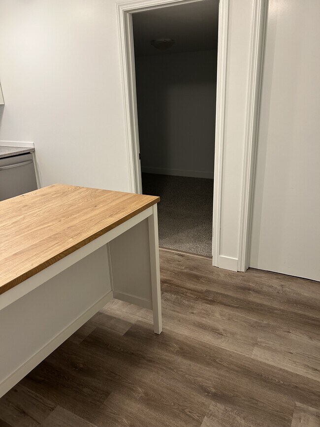 Building Photo - 6404-6119 119 Ave