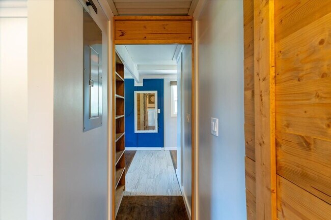Foto del edificio - "Coastal Charm Awaits: Spacious 2-Bed, 2-B...