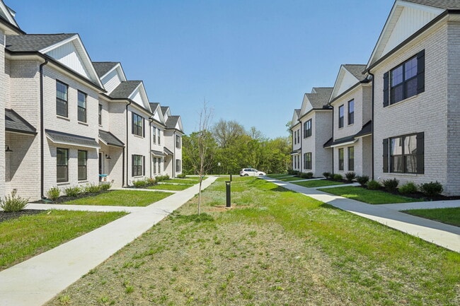 Building Photo - Legends Townhomes