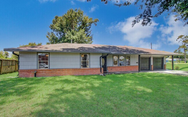 Foto del edificio - 1417 Longhorn Dr