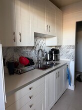 Building Photo - 49 Willow St