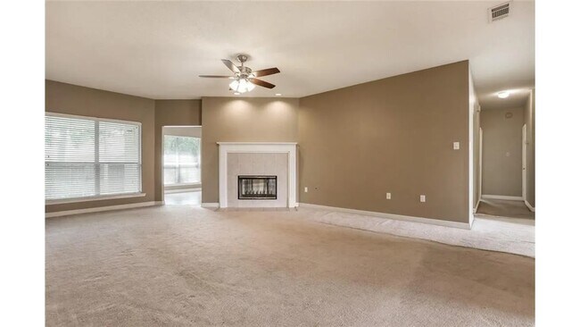 Foto del edificio - 966 Maple Creek Dr